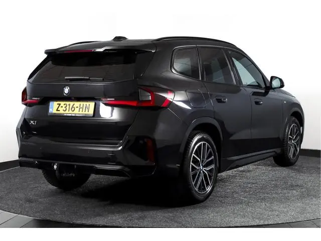 BMW X1 sDrive18i 136 PK | M-Sport | Afn. Trekhaak | Dig. Cockpit | Cruise | PDC | Camera | NAV + App...