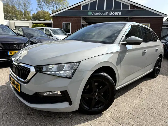 ŠKODA Scala 1.0 TSI Ambition Steel Grey, Virt.Cockpit, Trekhaak, App Connect