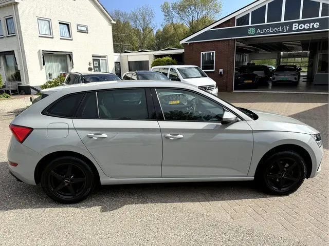 ŠKODA Scala 1.0 TSI Ambition Steel Grey, Virt.Cockpit, Trekhaak, App Connect