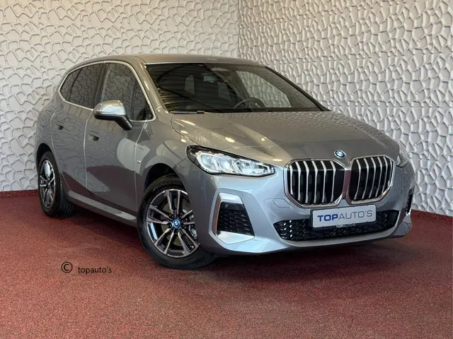 BMW 2-serie Active Tourer ✅ 230E ✅ XDRIVE 326 PK M SPORT LED ELEK.KLEP CAMERA WEGKLAPBARE.TREKHAAK 04/2024 AWD 4X4 4WD M-Sportpakket  PHEV