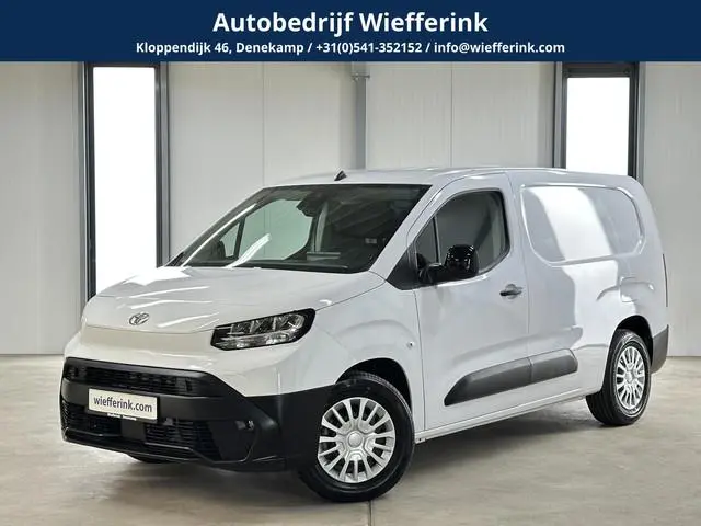Toyota PROACE CITY Electric Challenger Long (L2) 50 kWh 136pk | 3pers. | Laadvloer | 3-fase(11kw) |...