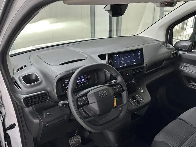 Toyota PROACE CITY Electric Challenger Long (L2) 50 kWh 136pk | 3pers. | Laadvloer | 3-fase(11kw) |...