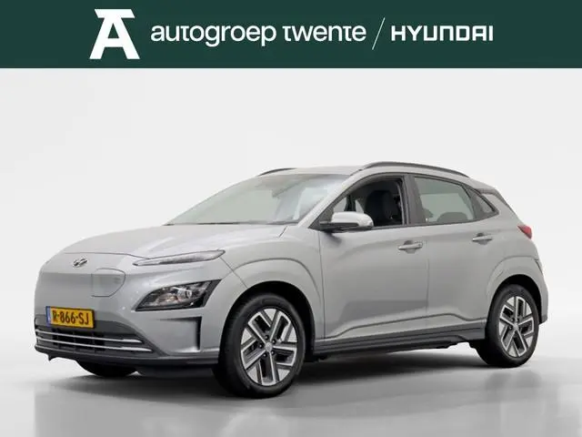 Hyundai Kona EV Comfort 39 kWh | All-seasons | Trekhaak | Navi by App