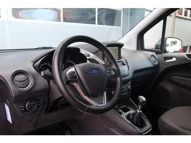 Ford Transit Courier 1.0 Limited EcoBoost S&S CAMERA/ NAVI/ CRUISE/ CLIMA/ TREKHAAK