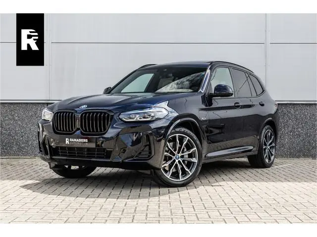 BMW X3 xDrive30e High Executive Pano / Leder / 20 inch / Camera / Carplay /