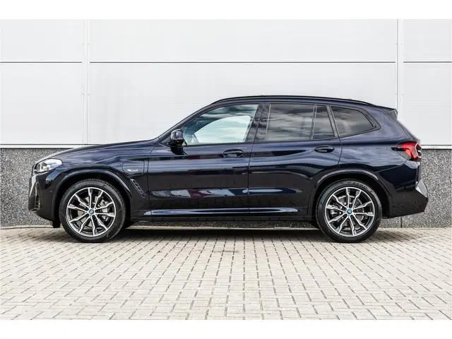 BMW X3 xDrive30e High Executive Pano / Leder / 20 inch / Camera / Carplay /