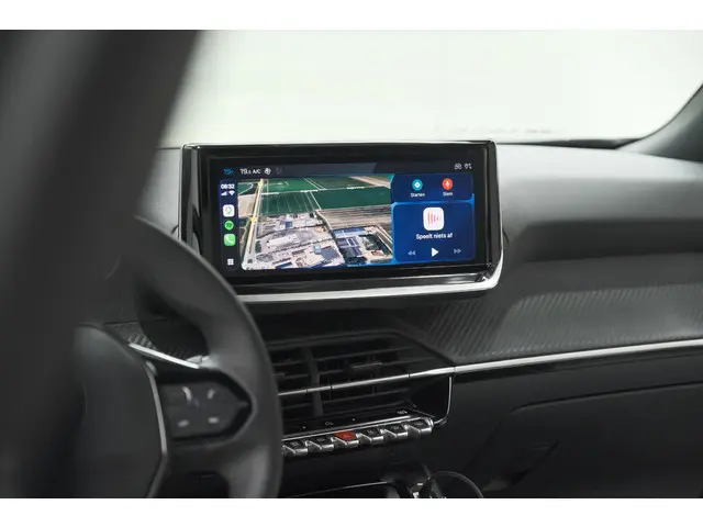 Peugeot e-2008 EV Allure 54 kWh | 3 Fase Laadfunctie | Camera | Navigatie | Apple Carplay