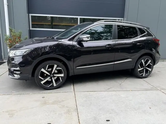 Nissan Qashqai 1.2 116pk H6 Tekna + LED Leder Stoelverwarming Panoramadak Trekhaak Navigatie Bose