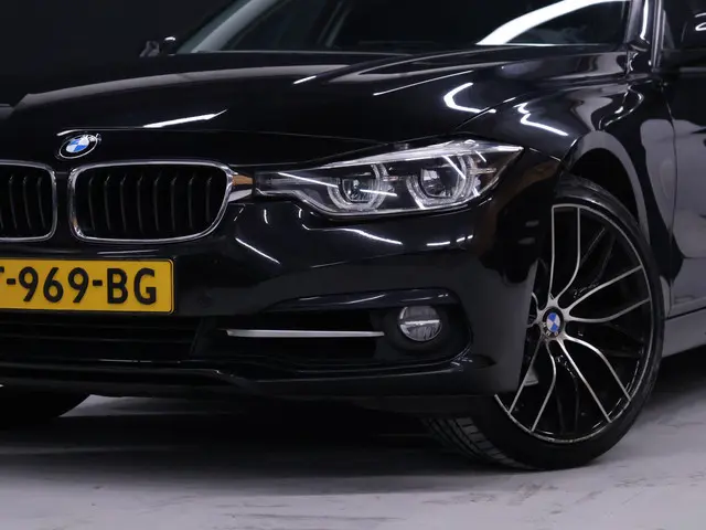 BMW 3-serie Touring 318i Sportline [SPORTSTOELEN, SPORTVELGEN,STOELVERWARMING, BLUETOOTH, PARKEERSEN...