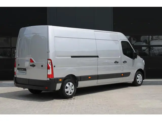 Renault Master T35 2.3 dCi 180pk L3H2 - Airco - Navigatie - Camera - Cruise - Parkeersensoren - 105l...