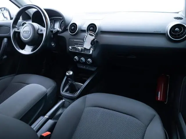 Audi A1 Sportback 1.0 TFSI | Climate-control | Cruise-control | PDC V+A | Navigatie | All-season | E...