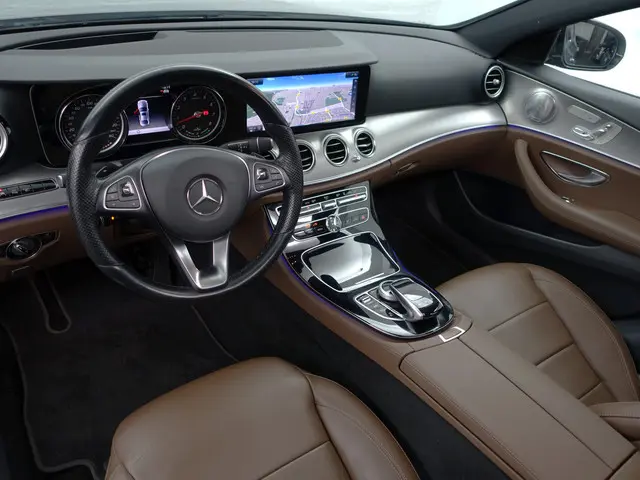 Mercedes-Benz E-klasse 350 e AMG Prestige Plus Aut- Panoramadak, Memory, Sfeerverlichting, CarPlay,...