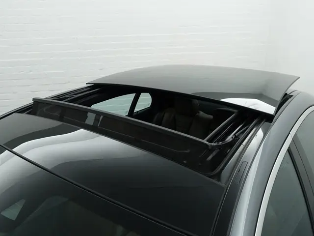 Mercedes-Benz E-klasse 350 e AMG Prestige Plus Aut- Panoramadak, Memory, Sfeerverlichting, CarPlay,...