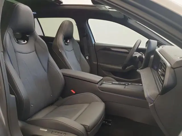 Volkswagen Passat Variant 1.5 eHybrid 272pk DSG/AUT R-Line Edition Panoramadak, Wegklapbare trekhaak...
