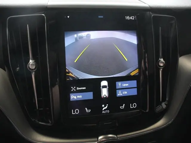 Volvo XC60 2.0 B4 Automaat Momentum Apple Carplay / Android Auto Adaptive Cruise Control Camera Lane...