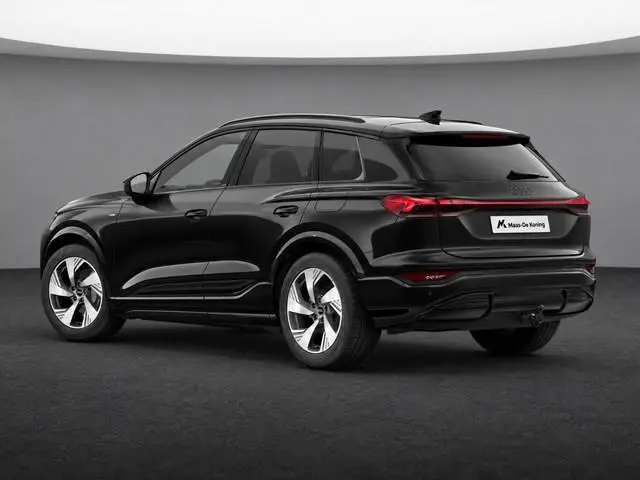Audi Q6 e-tron S edition 83 kWh 252 PK · Glazen panoramadak · Trekhaak elek. wegklapbaar · Optiekpak...