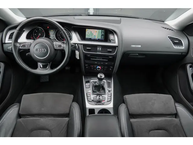 Audi A5 Sportback 2.0Tdi 163Pk ultra | Sport Edition | Navigatiesysteem | Leder-Alcantara | Parkeersensoren | Xenon | 18''