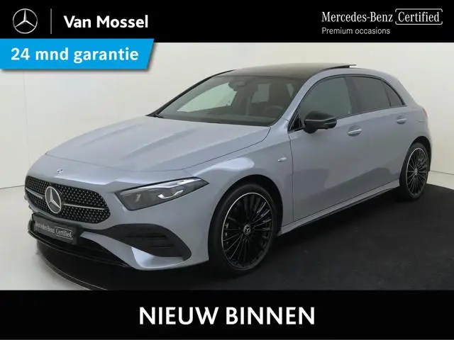 Mercedes-Benz A-klasse 250 e Star Edition AMG Line Alpine Grey /Panoramadak /19 Inch /Memory
