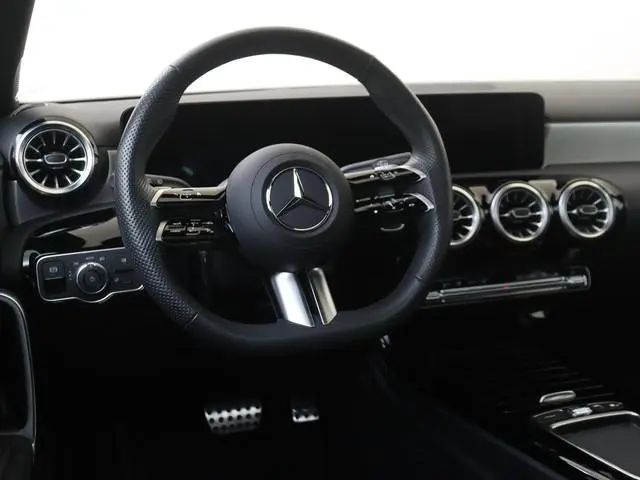 Mercedes-Benz A-klasse 250 e Star Edition AMG Line Alpine Grey /Panoramadak /19 Inch /Memory