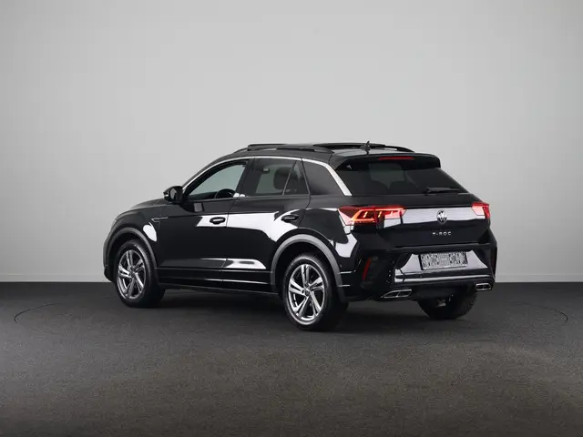 Volkswagen T-Roc 1.5 TSI R-Line 150 PK DSG | Panorama dak | Beat audio | Trekhaak afneembaar | Matri...