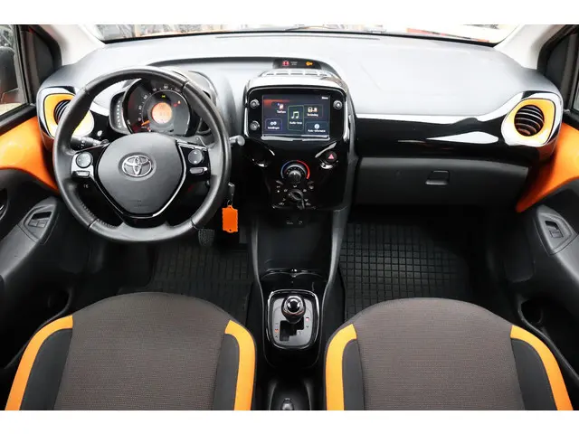 Toyota Aygo 1.0 VVT-i X-Cite Automaat, Parkeersensoren, Apple Carplay/Android Auto!