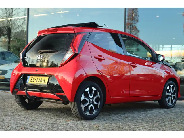 TOYOTA AYGO 1.0 VVT-i X-JOY AUT. CABRIO | CARPLAY | CAMERA | NAVI | LMV | CLIMATE