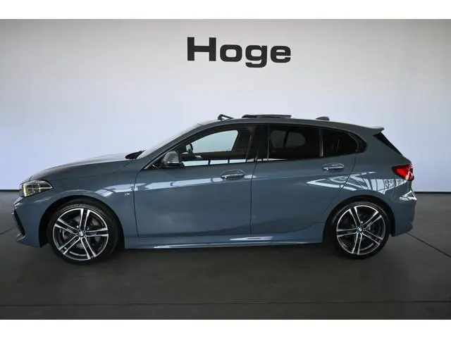BMW 1-serie 120i Automaat High Executive M Sport Navigatie Panoramdak Carplay LED Inruil Mogelijk!