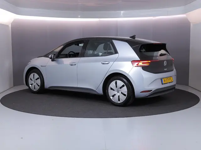 Volkswagen ID.3 Pure 45 kWh 150pk| Navi| interieurvoorverwarming| verwarmde voorstoelen + stuur