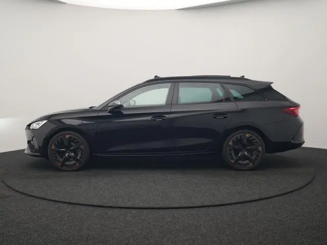 CUPRA Leon Sportstourer 1.4 e-Hybrid VZ Black Edition PHEV 245pk Dealer O.H. | Panodak | Adaptive Cr...