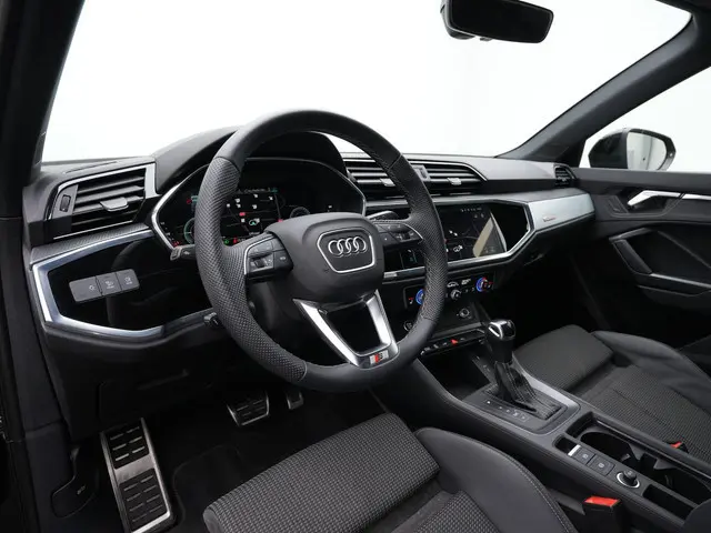 Audi Q3 45 TFSI e 245 pk S-Line | 360 Camera | Matrix LED | Stoelverwarming | Adaptive Cruise | Navi...