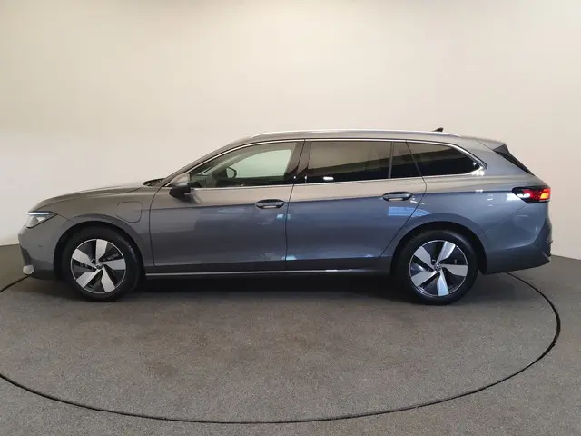 Volkswagen Passat Variant 1.5 eHybrid 204pk DSG/AUT Business Wegklapbare trekhaak, Head-up, Camera