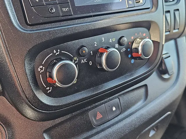 Nissan NV300