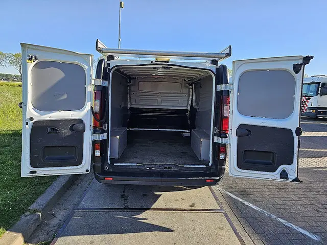 Nissan NV300