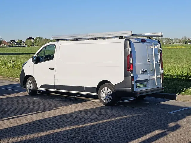 Nissan NV300