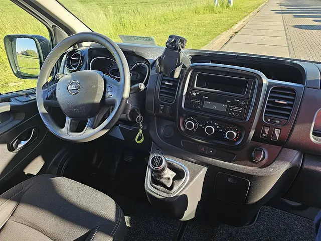 Nissan NV300