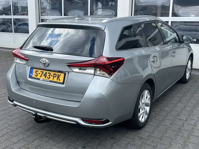 Toyota Auris Touring Sports 1.2T Energy Plus Automaat Climate control Cruise control Trekhaak
