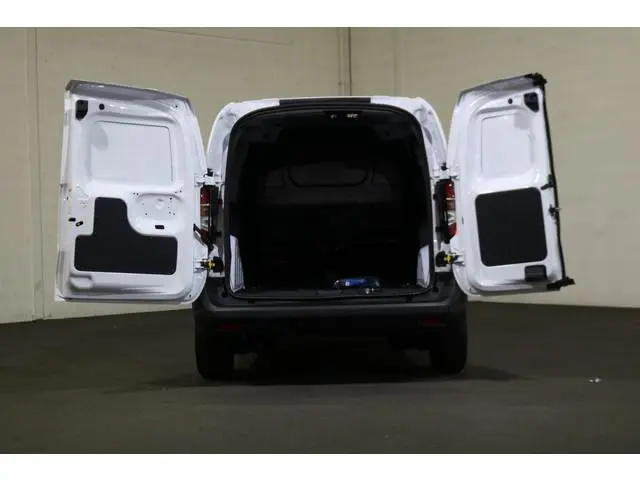 Ford E-Transit Courier