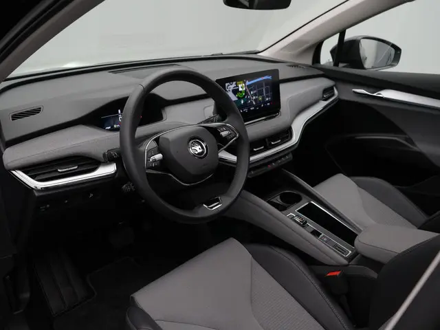 Skoda Enyaq iV 50 148 pk Selection | Panoramadak | Leder/stof | Navigatie | Stoelverwarming | Parkeersensoren achter