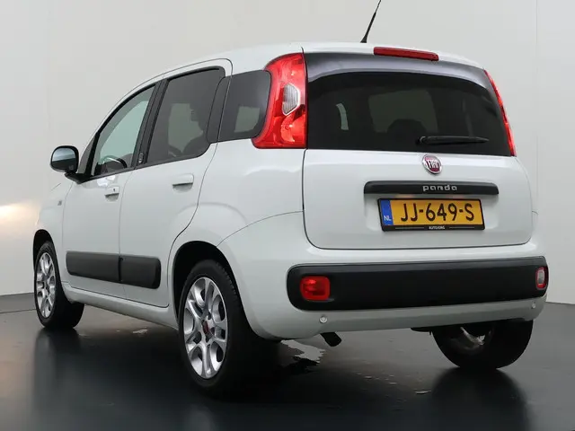 Fiat Panda 0.9 TwinAir Lounge Nieuwe APK | Turbo | Automaat | Parkeersensoren achter | Climate contr...