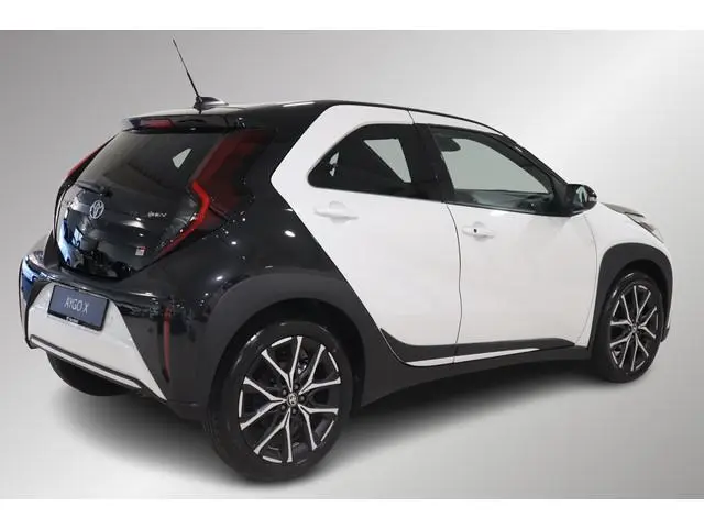 Toyota Aygo X Hybrid 115 GR Sport, JBL, Stoelverwarming, Sensoren, Apple Carplay/Android Auto, Inrui...