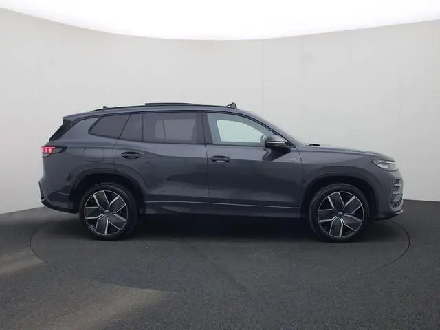 Volkswagen Tayron 1.5eHybrid 200kW/272PK R-Line DSG · Panoramadak · Massagefunctie · Camera + Parkee...