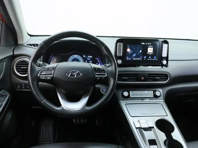 Hyundai Kona EV Premium 64 kWh | Navigatie | All Seasons | Camera | Soh 92,4 % |