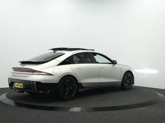 Hyundai IONIQ 6 First Edition AWD 77.4kWh | Trekhaak | Navigatie | 360 graden ca