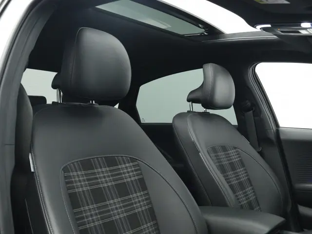 Hyundai IONIQ 6 First Edition AWD 77.4kWh | Trekhaak | Navigatie | 360 graden ca