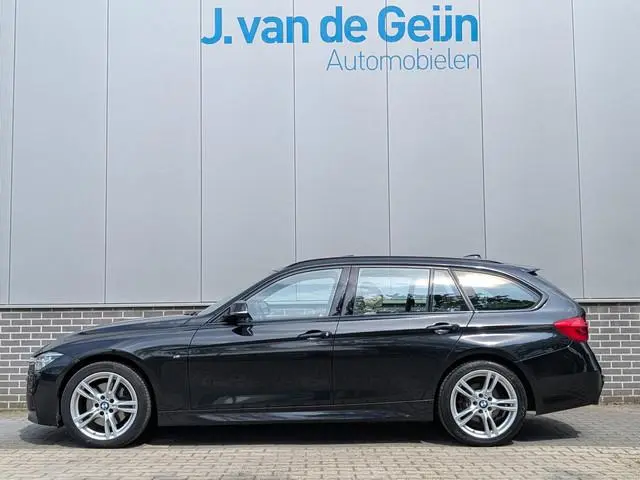 BMW 3-serie Touring 330i xDrive M Sport | Panorama | LED | HUD | HiFi | Keyless