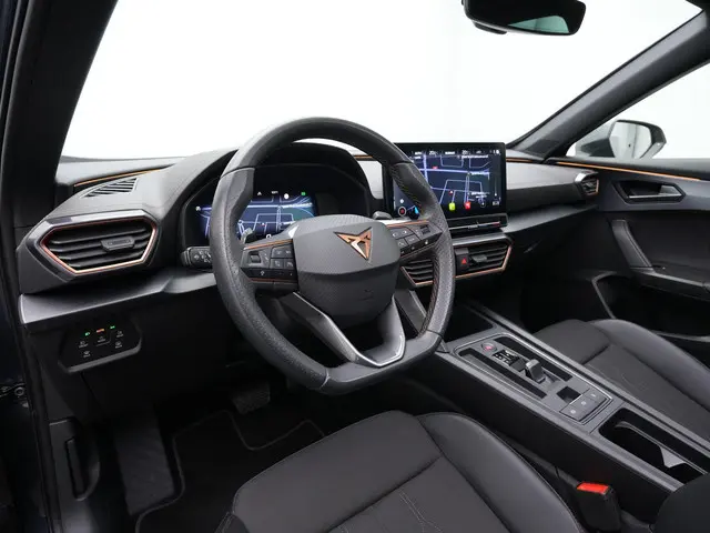 CUPRA Formentor 1.4 e-Hybrid 204 pk | Panoramadak | Matrix LED | Achteruitrijcamera | Navigatie | Ad...