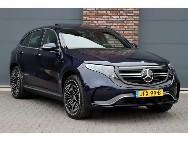 Mercedes-Benz EQC 400 4MATIC AMG Line 80 kWh | Netto 41.000,- | Schuifdak | Distronic+ | HUD | Memory | Camera | Keyless Go | Rijassistentiepakket | Advanced Sound System | Zonnerollo's |