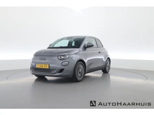 Fiat 500 42 kWh | SOH 95 % | Navi by App | Camera | Apple CarPlay | Stoelverw. | Keyless | Dodehoekd...
