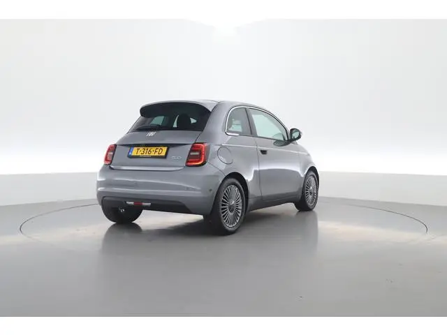 Fiat 500 42 kWh | SOH 95 % | Navi by App | Camera | Apple CarPlay | Stoelverw. | Keyless | Dodehoekd...