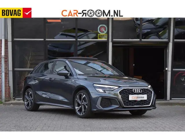 Audi A3 Sportback 35 TFSI 3X S-line Pano Keyless Camera Lane ACC